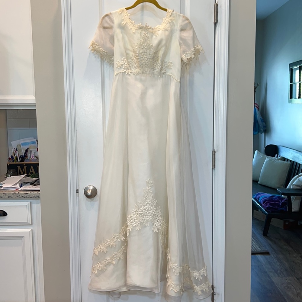 Vintage wedding dress